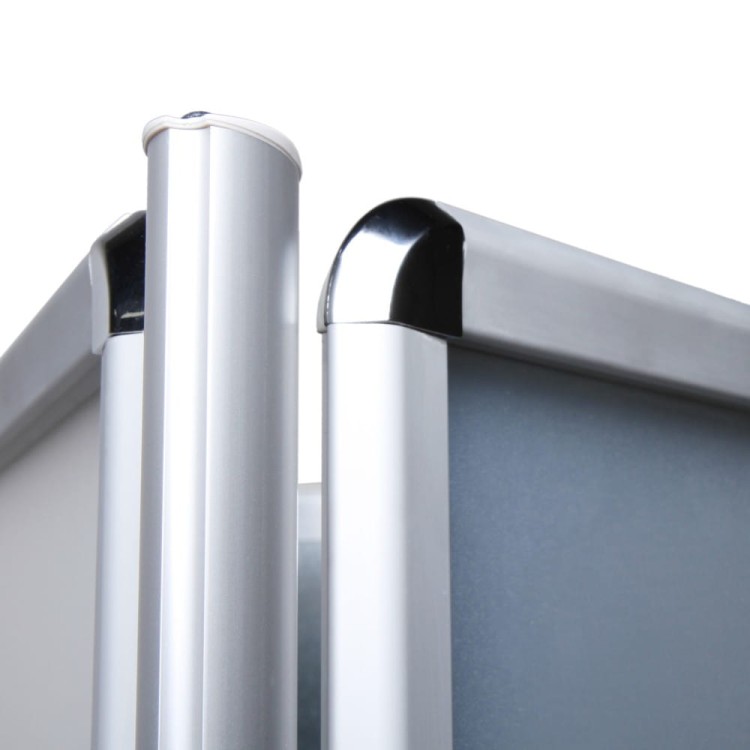 Stojak informacyjny OVAL z trzema tablicami zatrzaskowymi A1 do użytku zewnętrznego