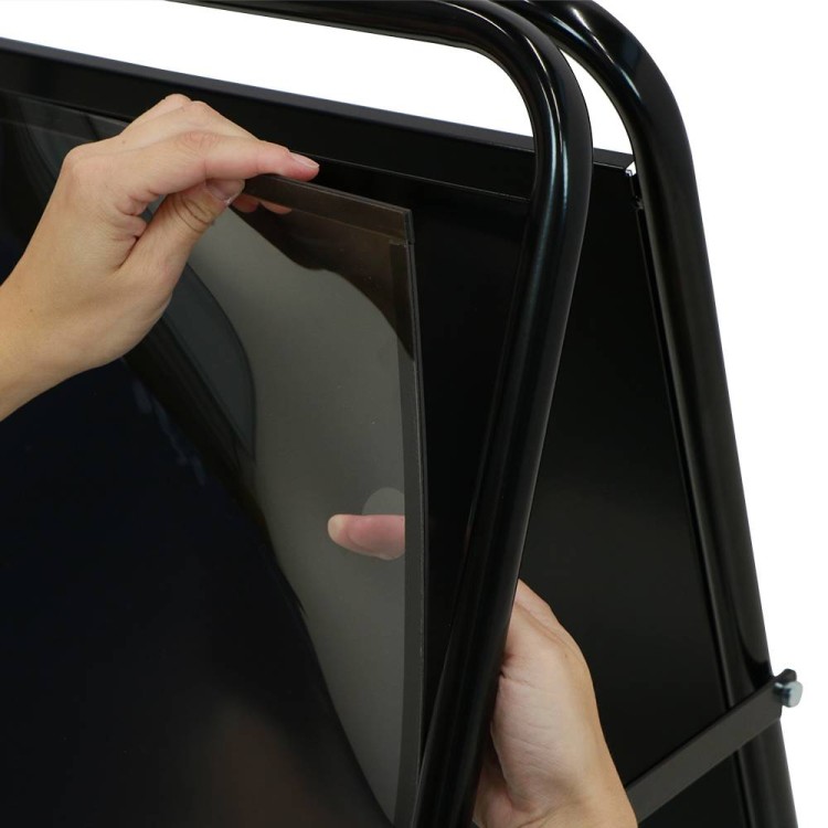 Potykacz reklamowy B2 - czarny potykacz reklamowy z zatrzaskową ramą OWZ i plecami ze stali