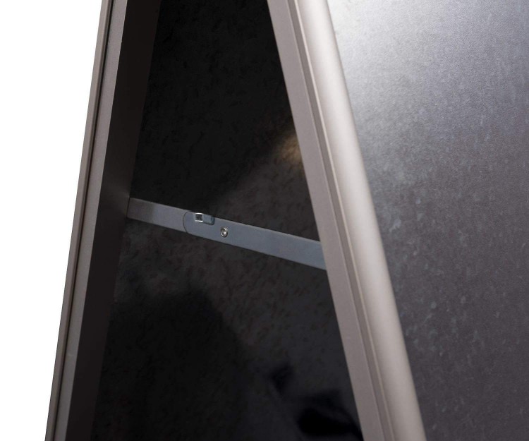 Potykacz reklamowy A1 OWZ Butterfly - Łączenie płyt w potykaczu