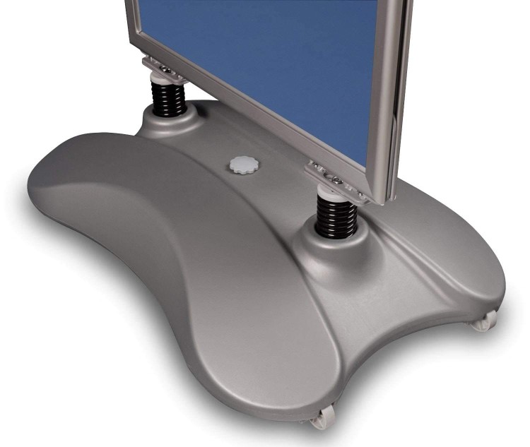 Potykacz reklamowy A1 OWZ z napełnianą podstawą - Zbliżenie na napełniana podstawę