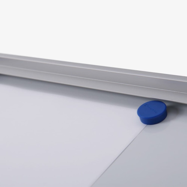 Możliwość stosowania magnesów - Gablota magnetyczna XS 8xA4 88x61 cm z certyfikatem trudnopalności B1 zamykana na kluczyk do użytku wewnętrznego gablota wewnętrzna gablota ogłoszeniowa tablica ogłoszeń tablica informacyjna ogniotrwała