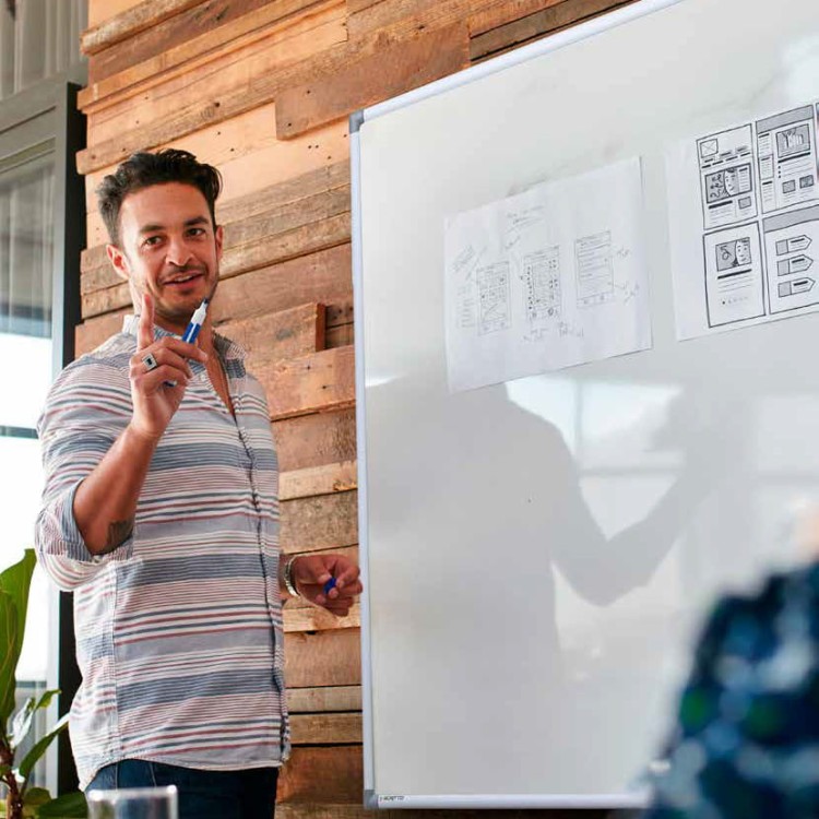 Przykład zastosowania - Magnetyczna tablica suchościeralna SCRITTO® Economy 200 x 100 cm biała tablica suchościeralna magnetyczna do urzędu szkoły biura do pisania markerem pisakiem flamastrem suchościeralnym